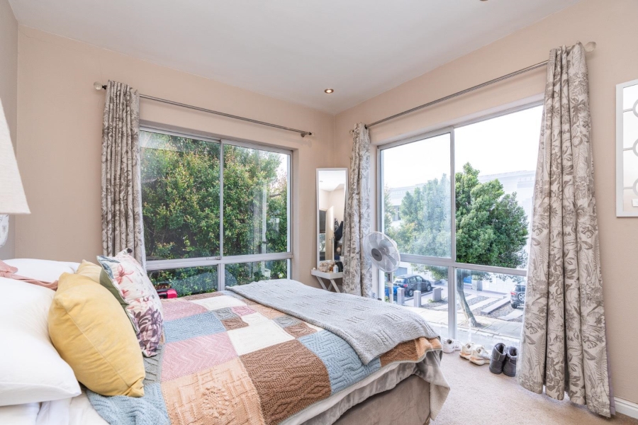 6 Bedroom Property for Sale in Vredehoek Western Cape